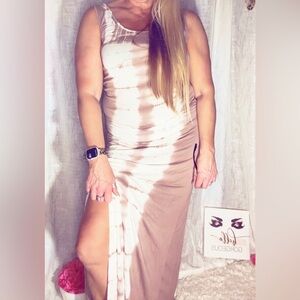 Elegant Tie-Dye Maxi Dress